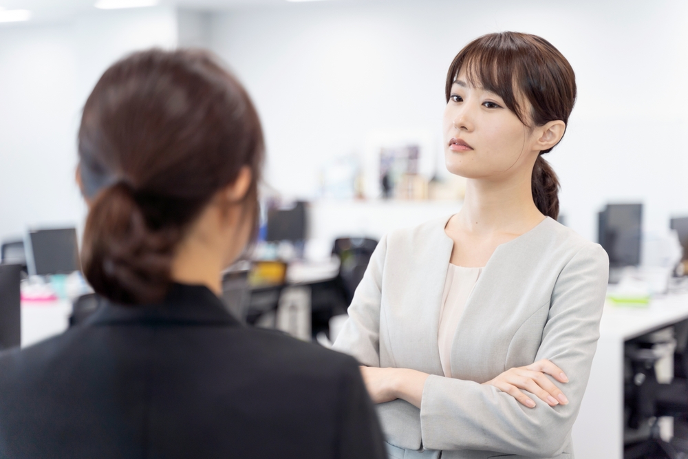 目線 の 高 さ を 合わせる 男性 心理